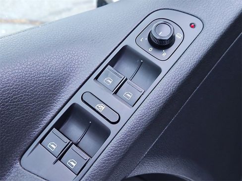 Used 2017 Volkswagen Tiguan Limited w/ Premium Package image 21