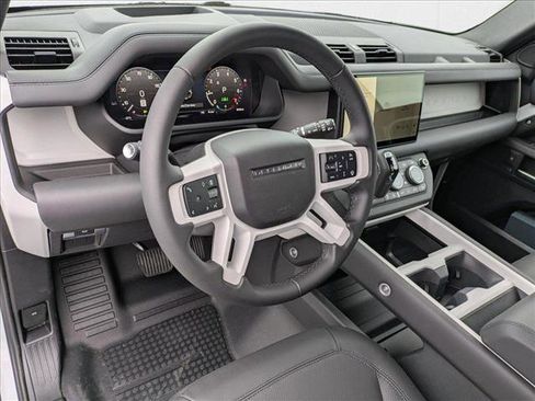 New 2025 Land Rover Defender 110 X-Dynamic SE image 3