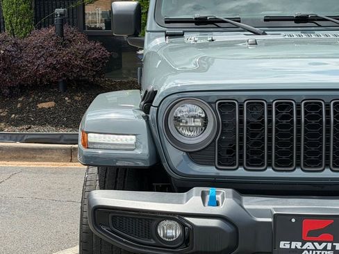 Used 2024 Jeep Wrangler Unlimited w/ Convenience Group AWD/4WD image 5
