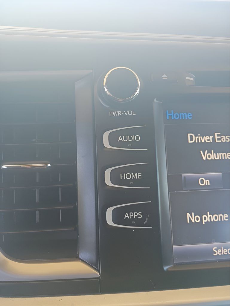 Used 2018 Toyota Highlander XLE AWD/4WD image 20