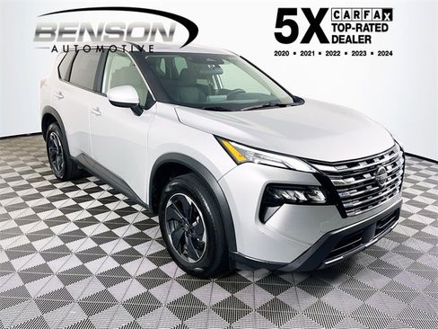 Used 2025 Nissan Rogue SV image 1