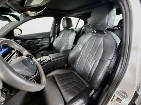 Used 2025 BMW 530i RWD image 9