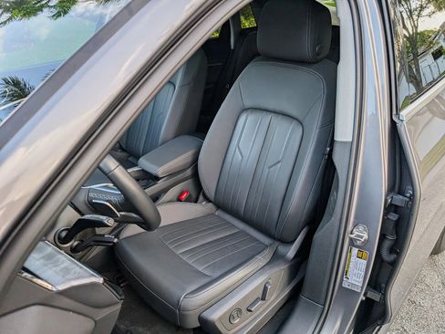 Used 2021 Audi e-tron Premium w/ Towing Package image 20