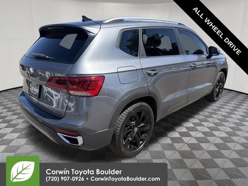 Used 2022 Volkswagen Taos SE w/ Panoramic Sunroof Package AWD/4WD image 8