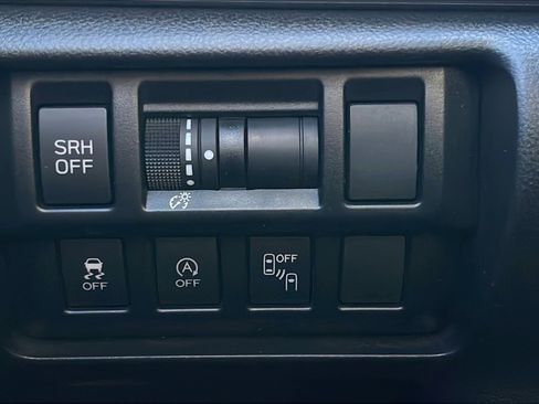 Used 2020 Subaru Crosstrek 2.0i Limited w/ Moonroof Package w/Navigation image 19