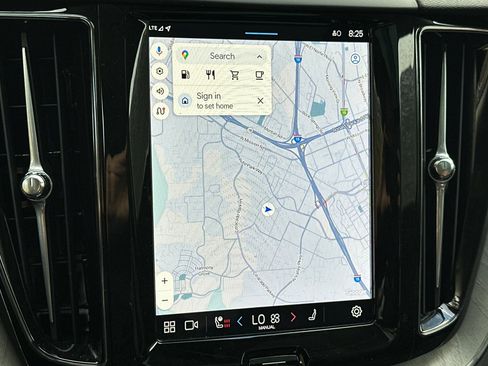 Certified 2025 Volvo XC60 B5 Plus image 23