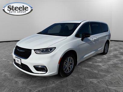 New 2026 Chrysler Pacifica Select