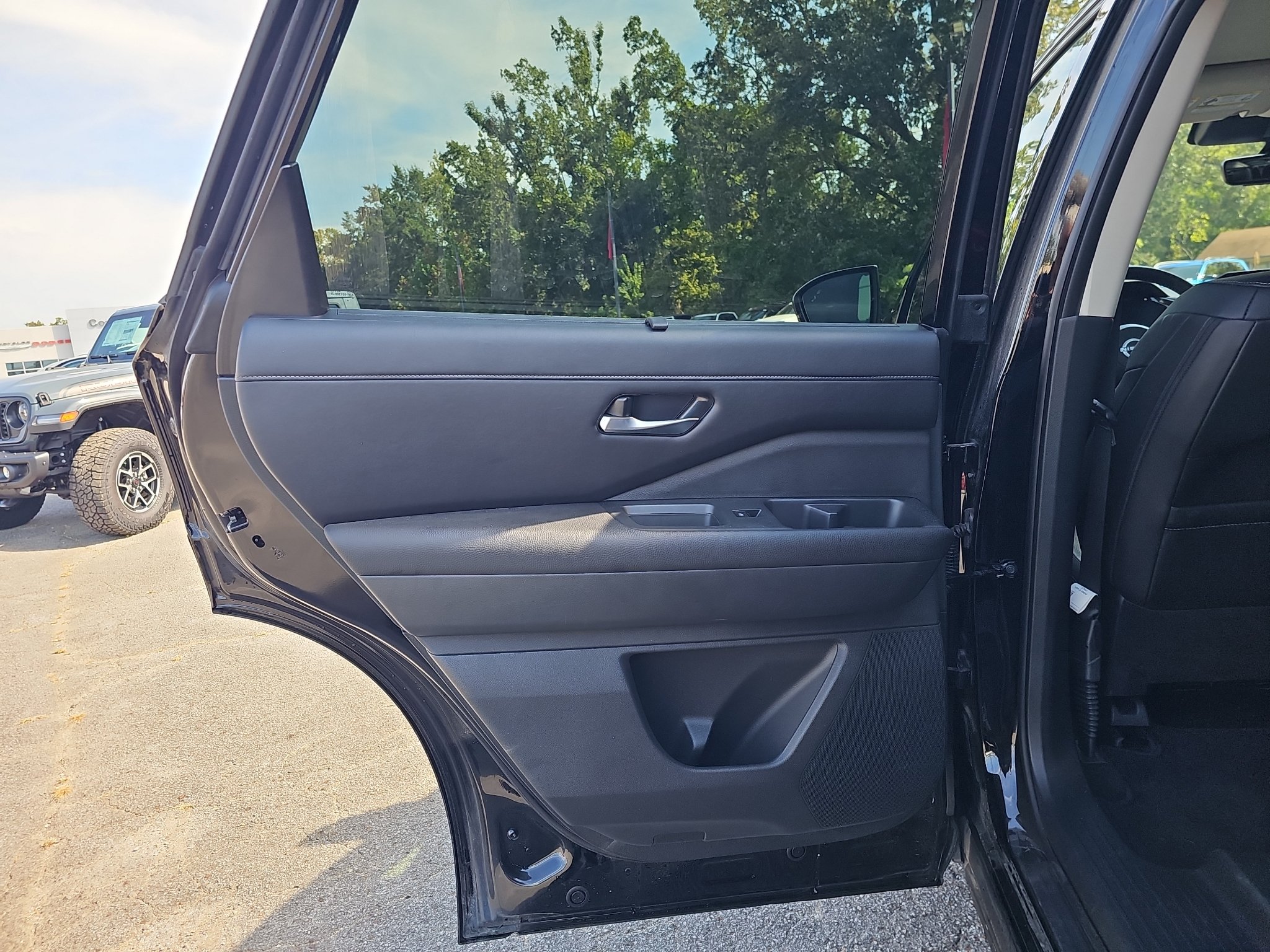 Used 2024 Nissan Pathfinder SL w/ Cargo Package FWD image 20