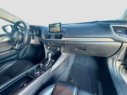 Used 2018 MAZDA MAZDA3 Touring FWD image 29