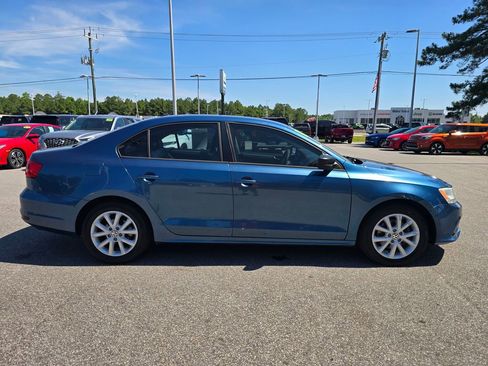 Used 2015 Volkswagen Jetta SE FWD image 6
