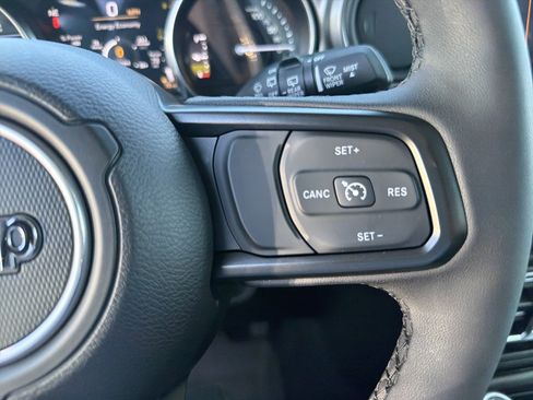 Certified 2023 Jeep Wrangler Unlimited w/ Cold Weather Group AWD/4WD image 33