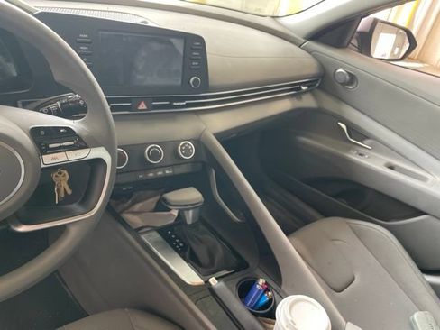 Used 2025 Hyundai Elantra SE FWD image 12