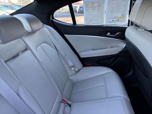 Used 2025 Genesis G70 2.5T image 38