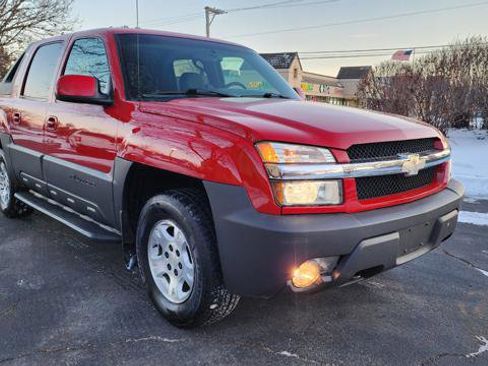 Used 2003 Chevrolet Avalanche 4x4 w/ Suspension Package, Off-Road image 2
