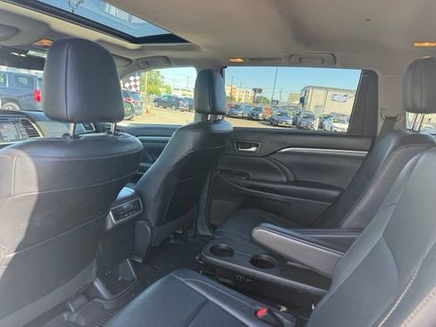 Used 2018 Toyota Highlander Limited AWD/4WD image 11