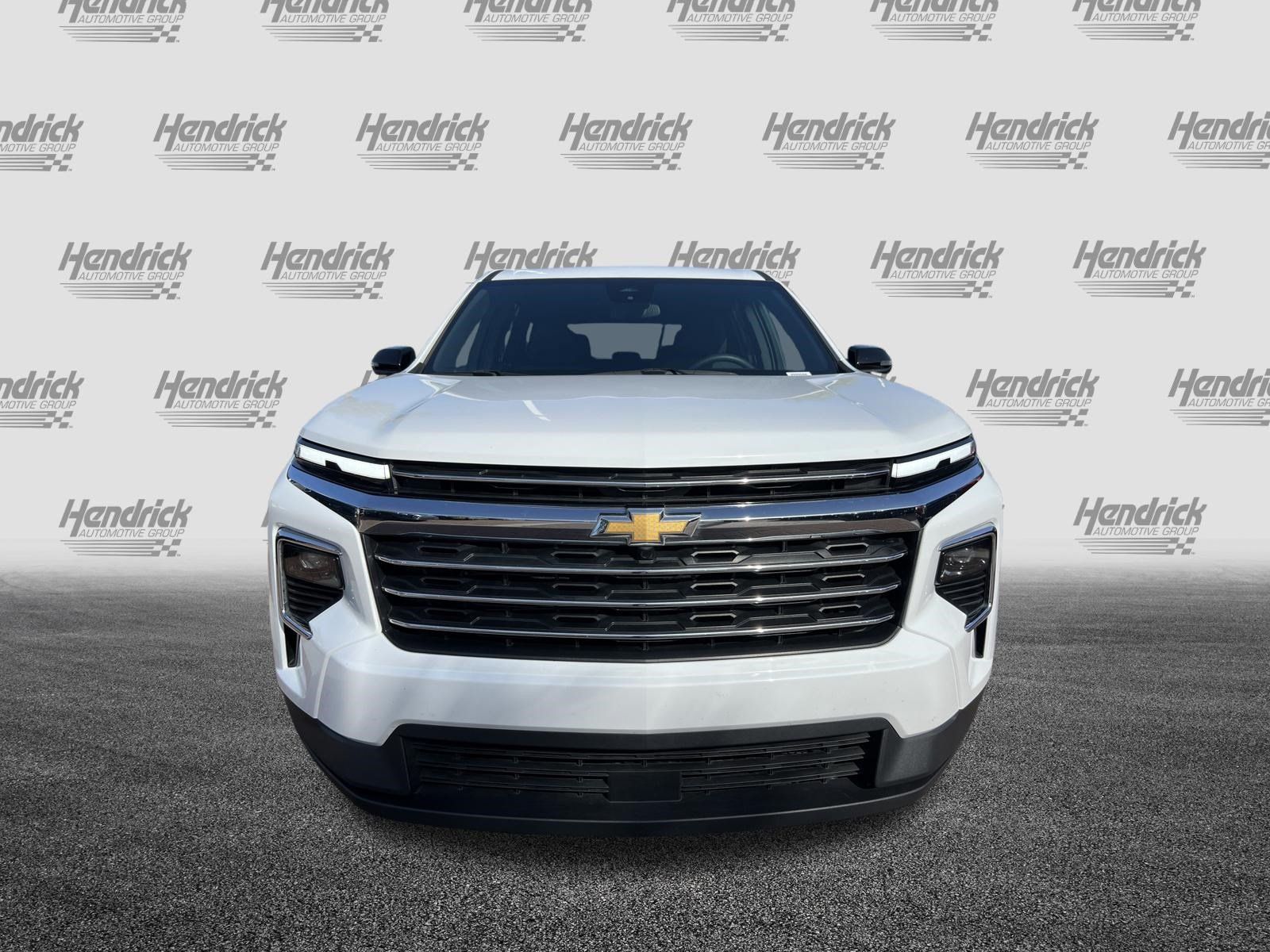 Used 2025 Chevrolet Traverse LT FWD image 3