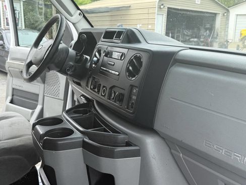 Used 2012 Ford E-250 and Econoline 250 w/ PWR Group RWD image 12