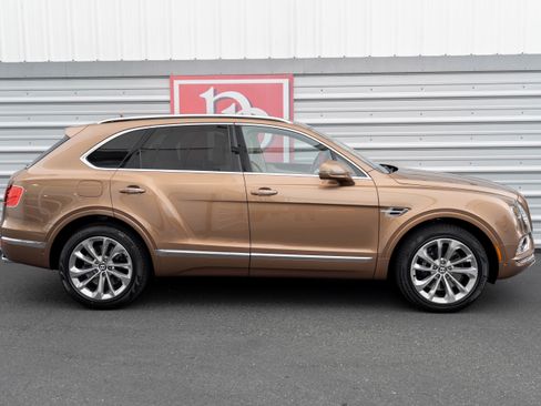 Used 2017 Bentley Bentayga image 59