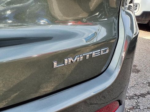 Used 2018 Jeep Compass Limited image 9