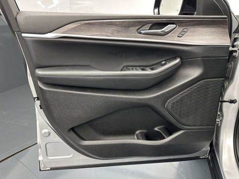 Certified 2024 Jeep Grand Cherokee L Limited w/ Luxury Tech Group II image 24