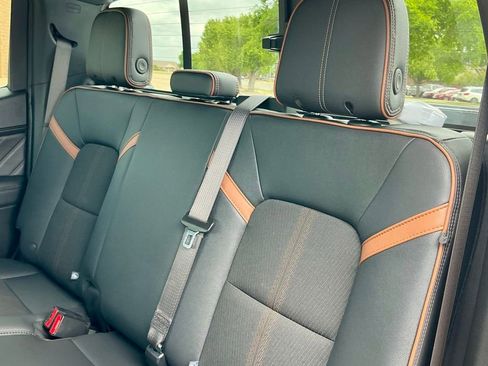 Used 2024 GMC Canyon AT4 w/ Technology Package AWD/4WD image 28