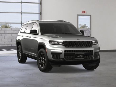 New 2025 Jeep Grand Cherokee L Altitude image 8