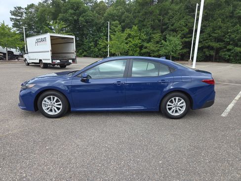 Used 2026 Toyota Camry LE FWD image 6