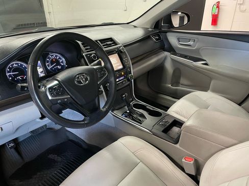 Used 2017 Toyota Camry XLE FWD image 12
