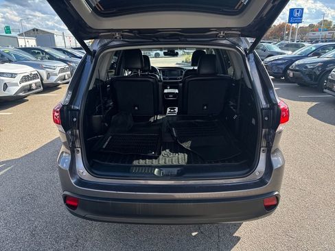 Used 2019 Toyota Highlander SE image 7