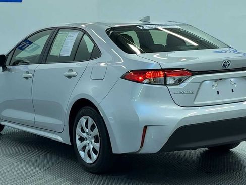 Used 2025 Toyota Corolla LE FWD image 6