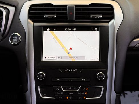 Used 2019 Ford Fusion SE FWD image 32