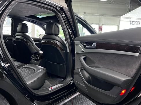 Used 2014 Audi S8 image 37