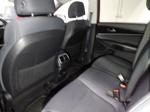 Used 2017 Kia Sorento LX Sport Utility 4D image 11