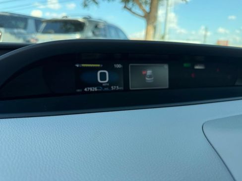 Used 2022 Toyota Prius L Eco FWD image 14
