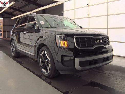 Used 2025 Kia Telluride S image 2