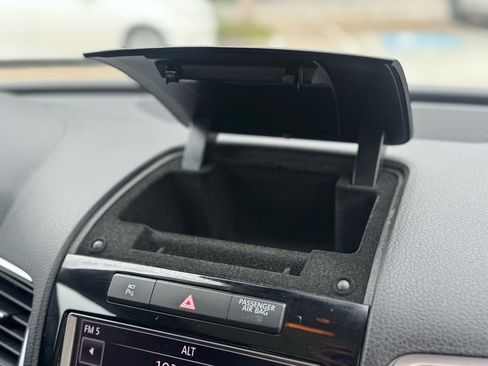 Used 2013 Volkswagen Touareg Hybrid image 25