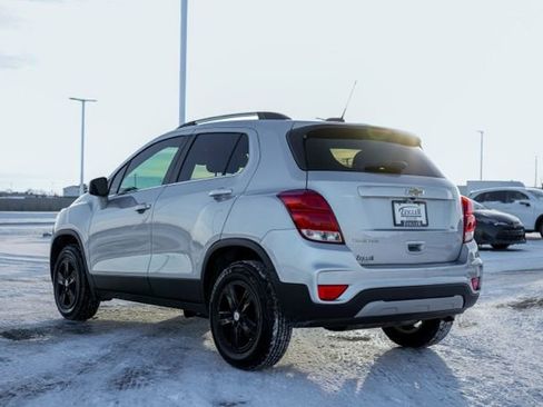 Used 2020 Chevrolet Trax LT w/ LT Convenience Package image 4