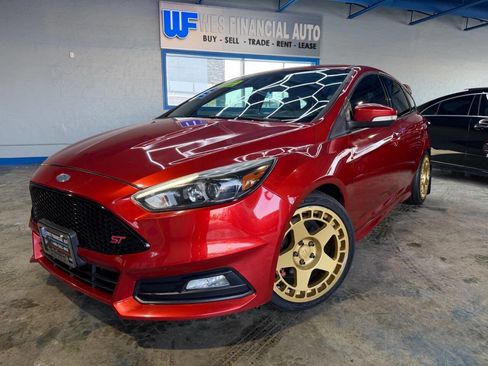 Used 2018 Ford Focus ST w/ Equipment Group 401A image 2