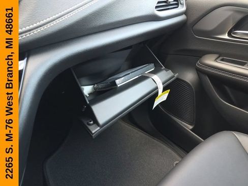 New 2027 Chrysler Pacifica Select AWD/4WD image 31