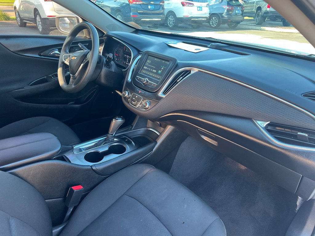 Used 2018 Chevrolet Malibu LT FWD image 25