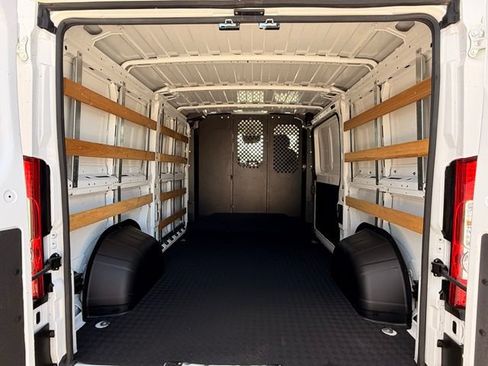 Used 2025 RAM ProMaster 2500 w/ U-Haul Equipment Group FWD image 18