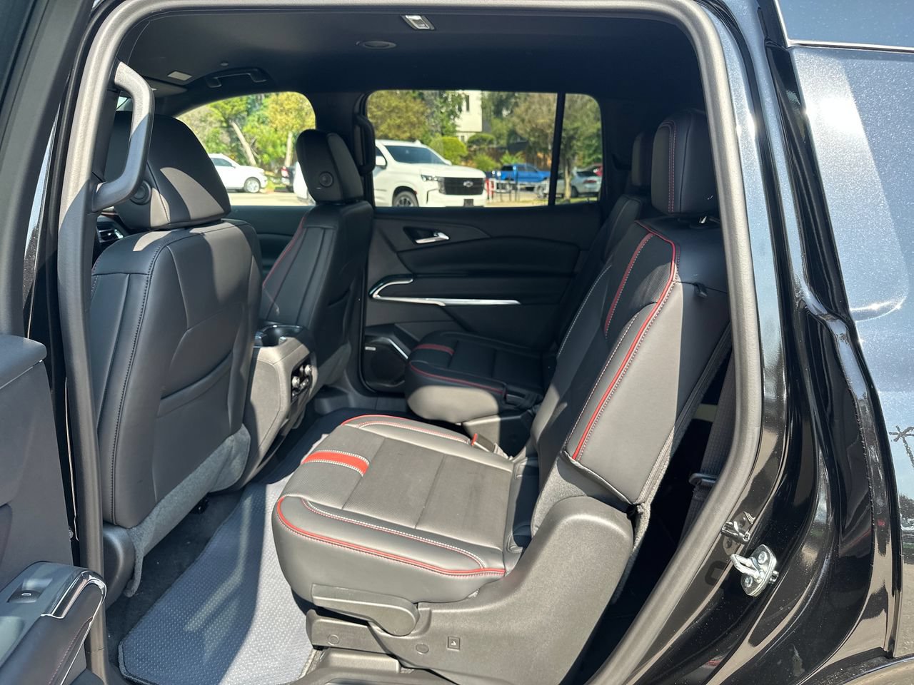 New 2027 Chevrolet Traverse RS FWD image 27