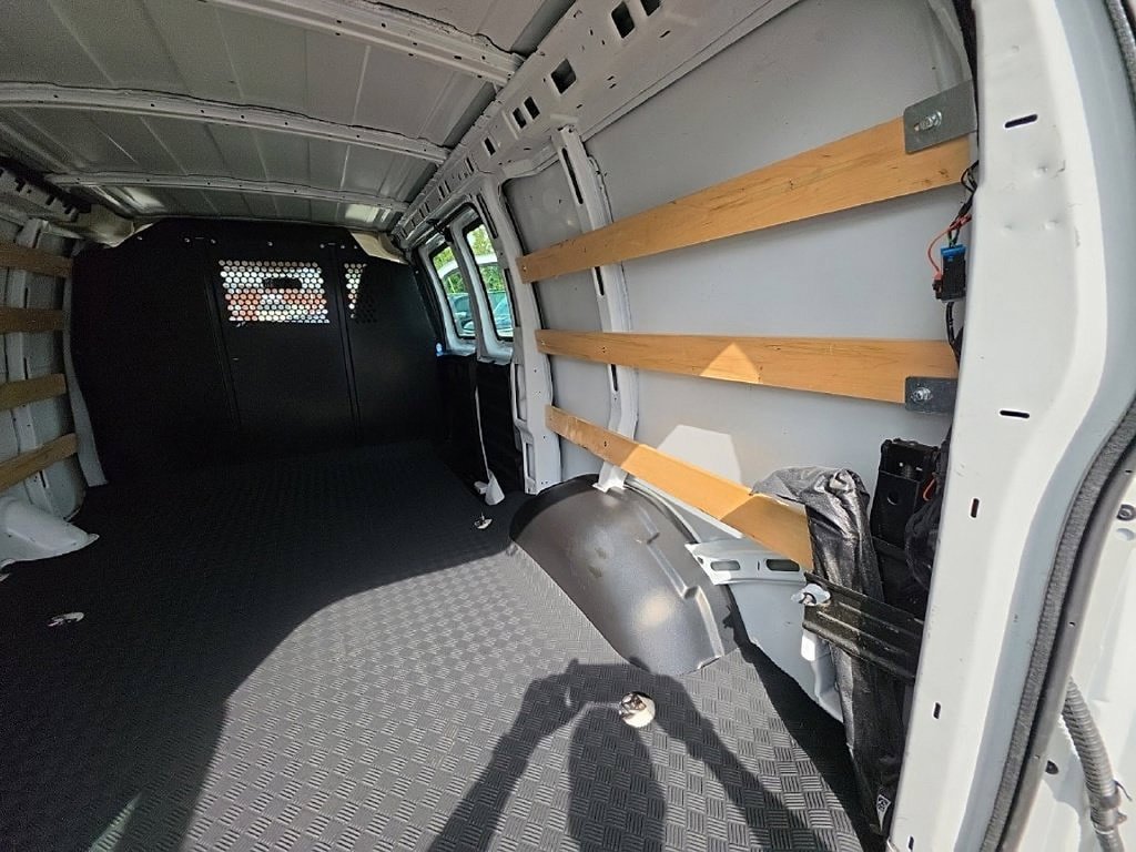 Used 2025 Chevrolet Express 2500 w/ Driver Convenience Package RWD image 27