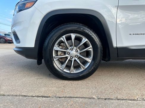 Used 2019 Jeep Cherokee Latitude Plus image 22