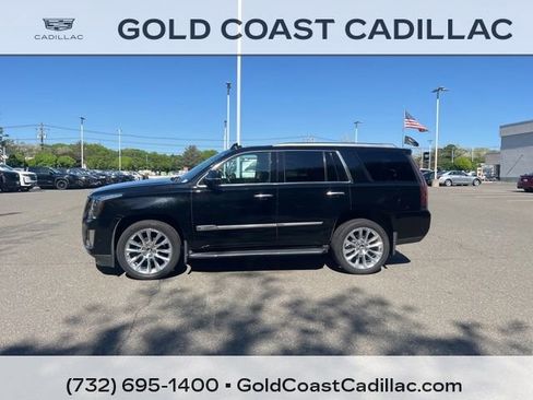 Used 2020 Cadillac Escalade Luxury AWD/4WD image 2