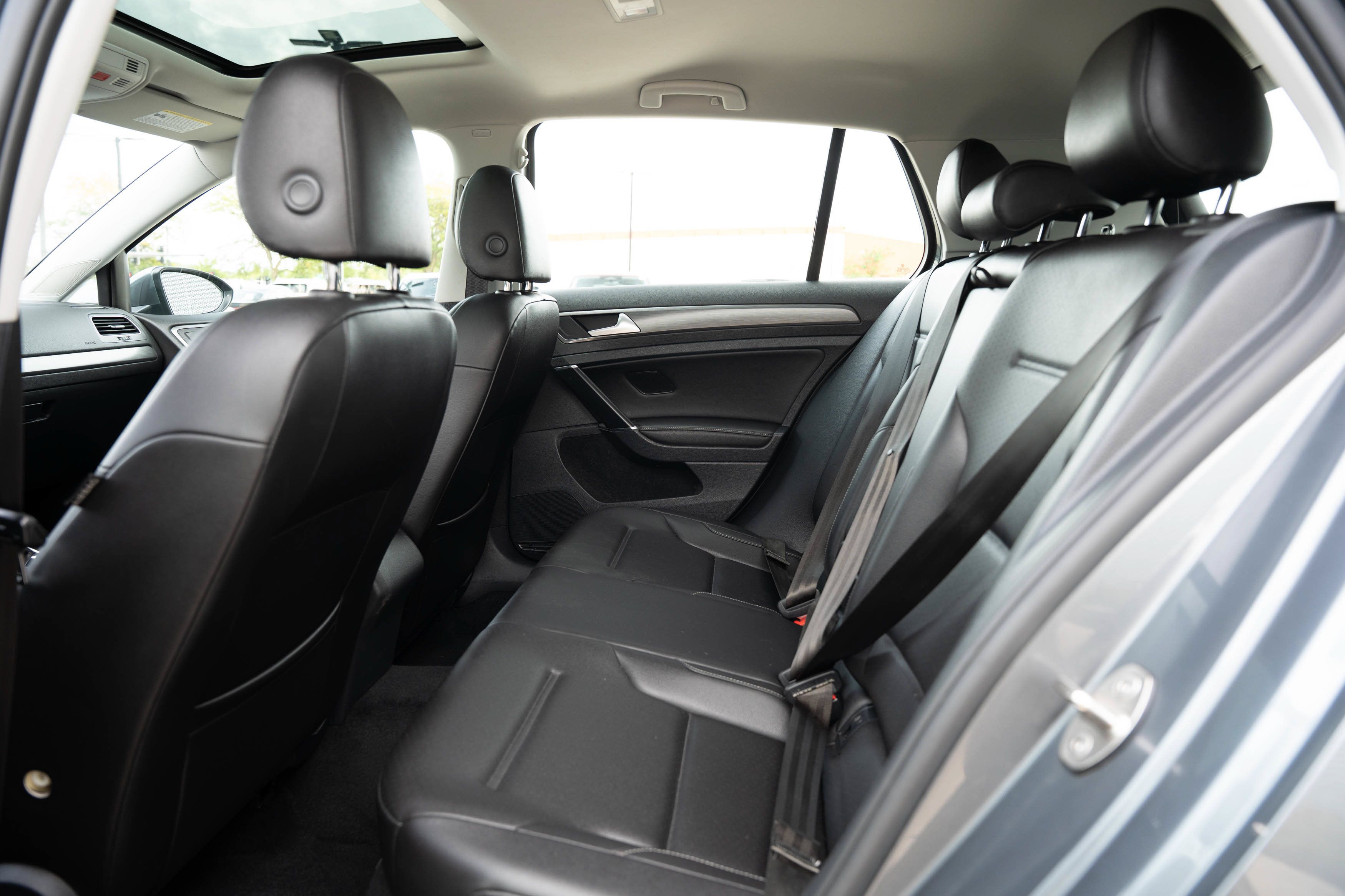 Used 2018 Volkswagen Golf SE FWD image 19