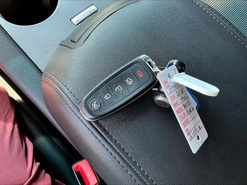 Used 2018 Ford Taurus SEL w/ Equipment Group 201A image 12