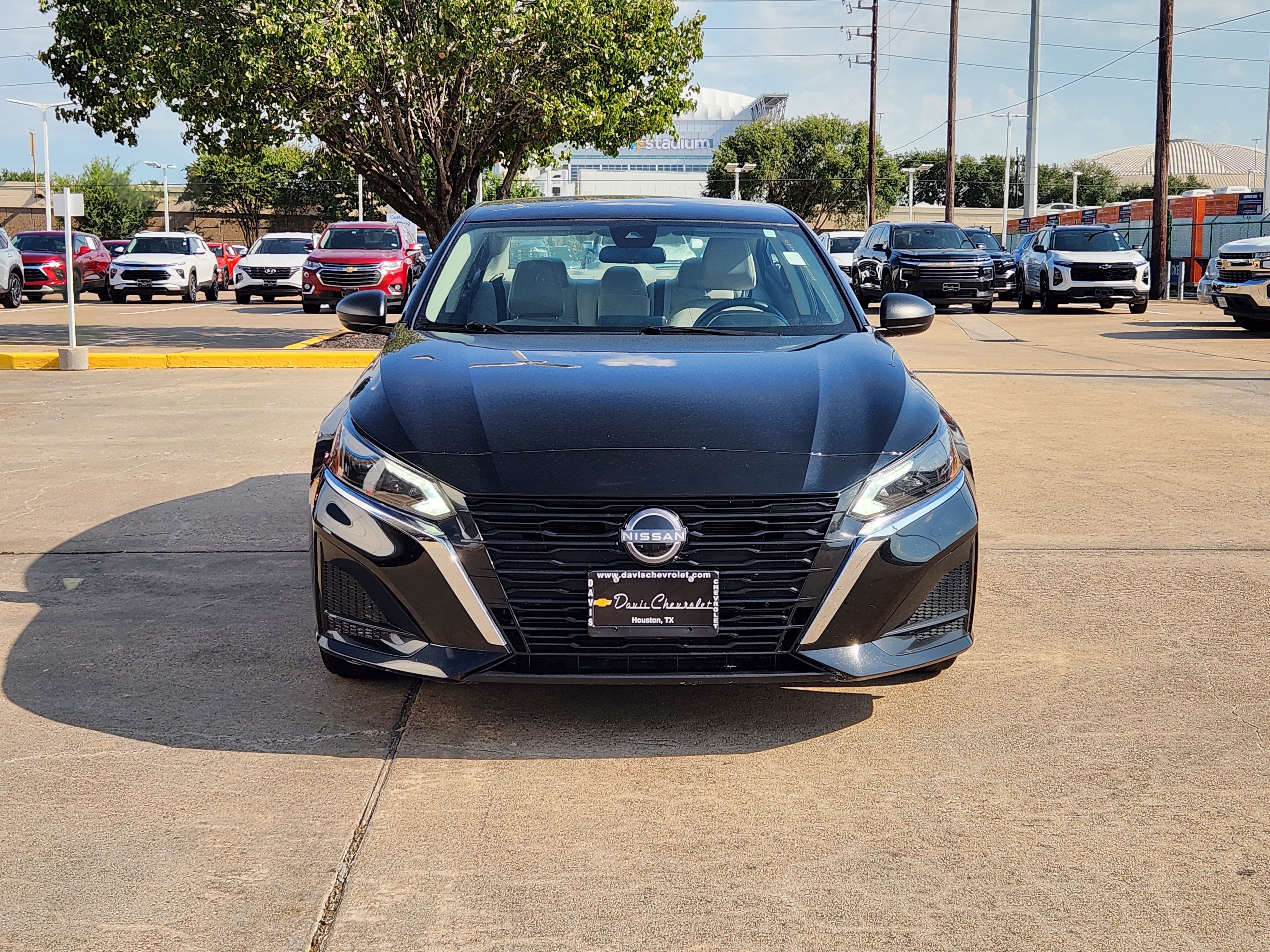 Used 2025 Nissan Altima 2.5 SV FWD image 3