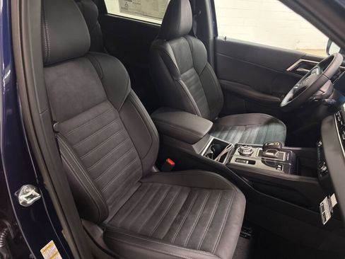 New 2025 Mitsubishi Outlander SE image 10