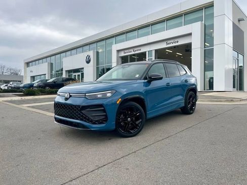 New 2026 Volkswagen Tiguan SE R-Line FWD image 1
